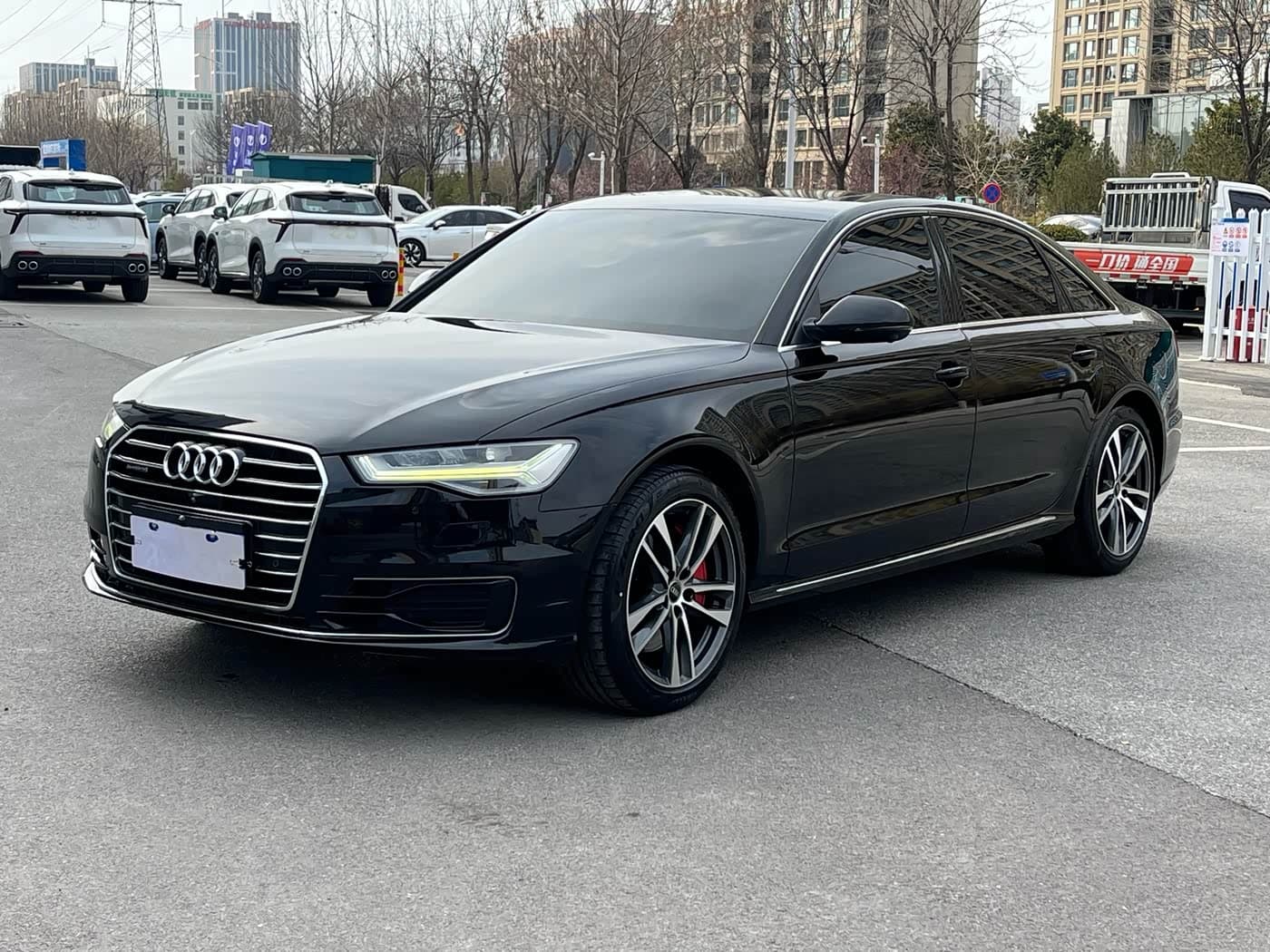 Audi A6L 2016 — Фото 1/18