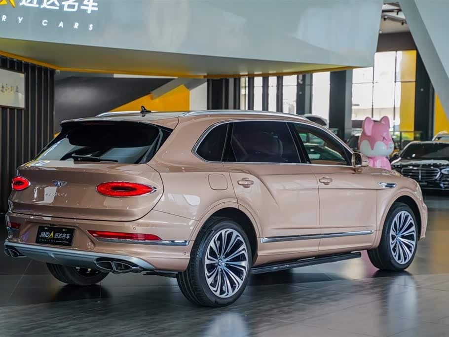 Bentley Bentayga 2023 — Фото 17/20