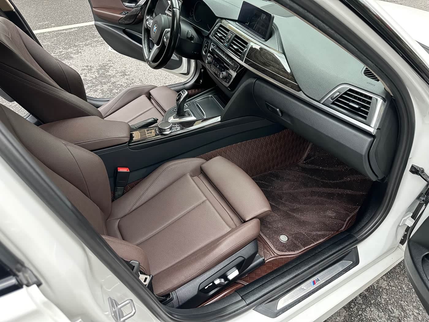 BMW 3 Series 2018 — Фото 16/20