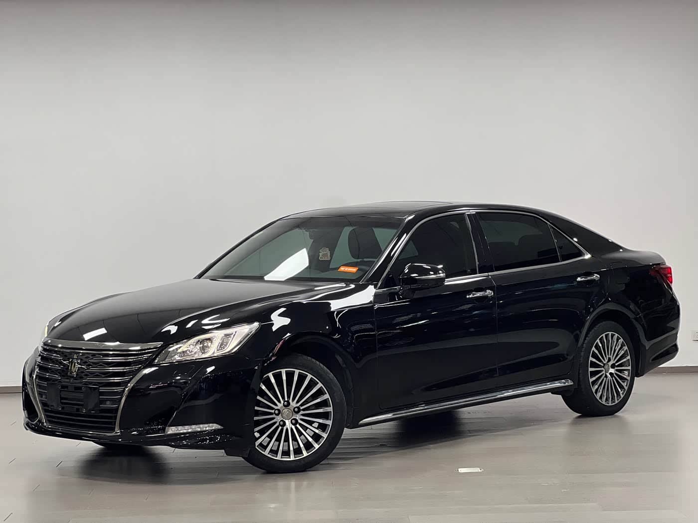 Toyota Crown, 2018