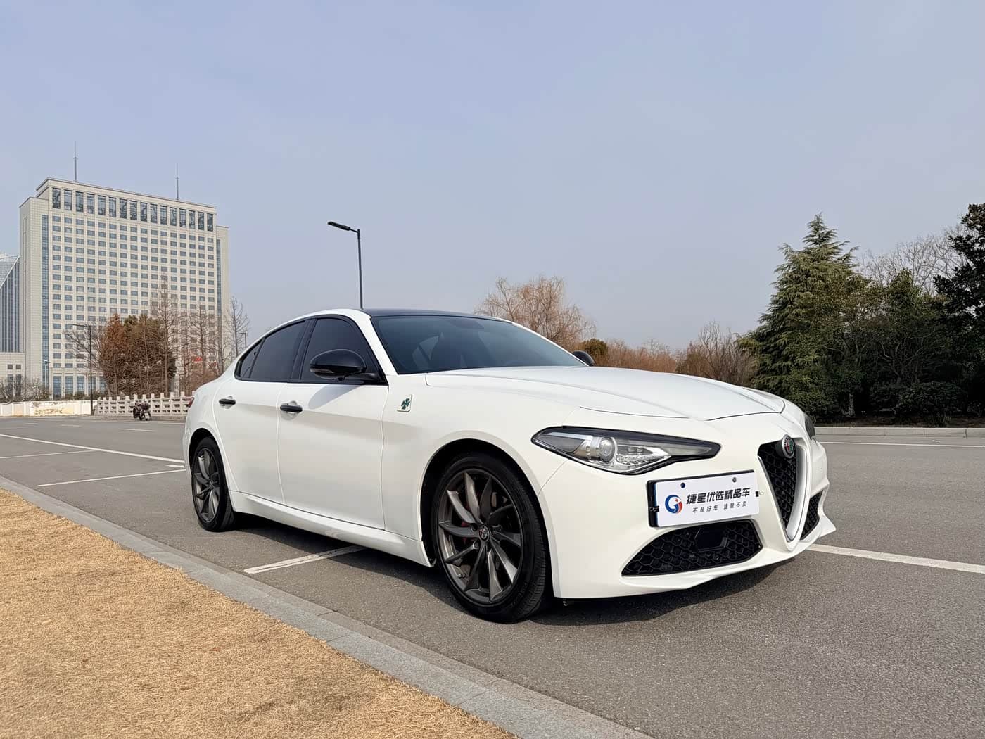 Alfa Romeo Giulia 2018 — Фото 3/20