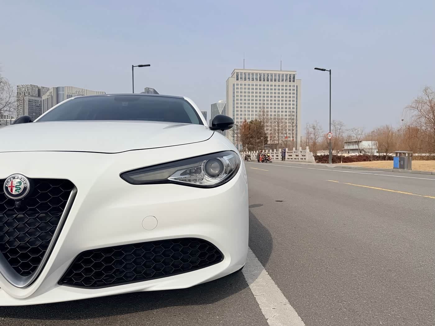 Alfa Romeo Giulia 2018 — Фото 6/20