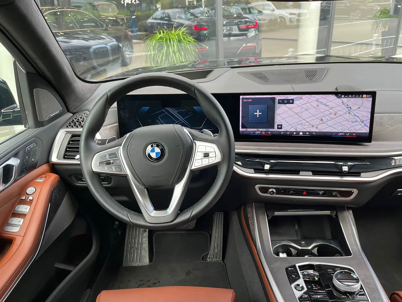 BMW X7 2025 — Фото 11/17