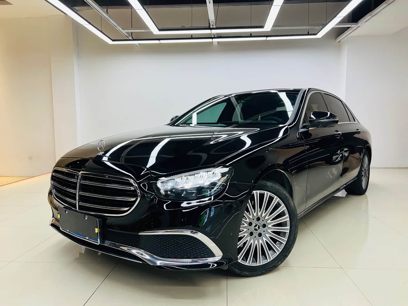 Mercedes-Benz E-Class 2020 — Фото 1/19
