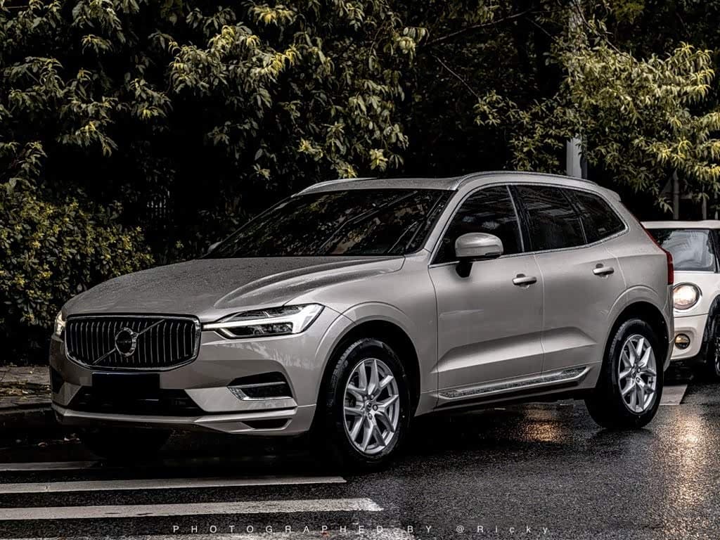 Volvo XC60 2020 — Фото 1/10