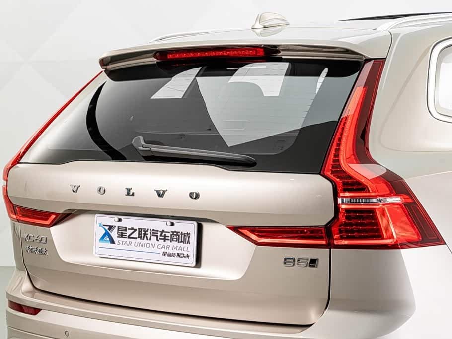 Volvo XC60 2025 — Фото 8/20