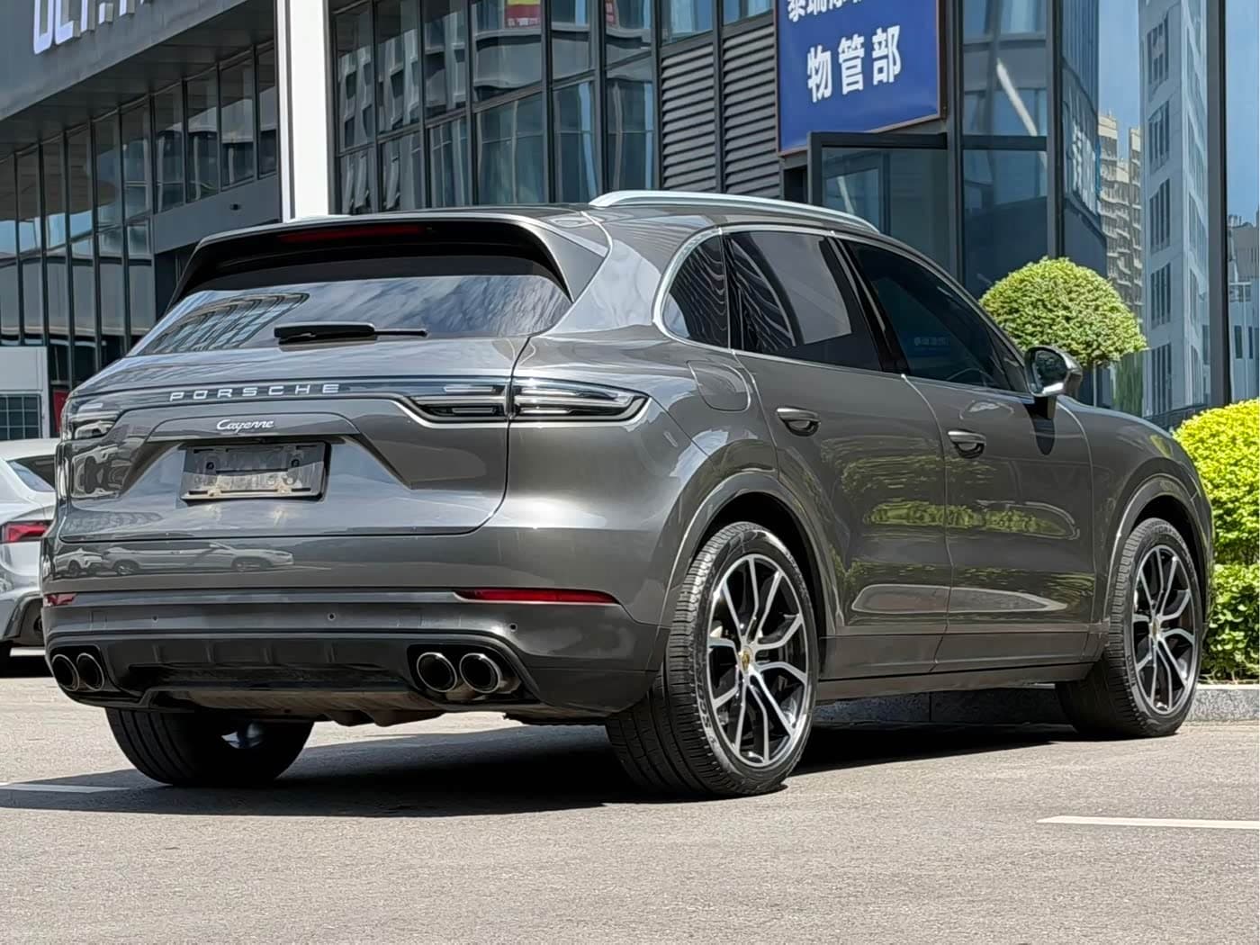 Porsche Cayenne 2022 — Фото 3/13