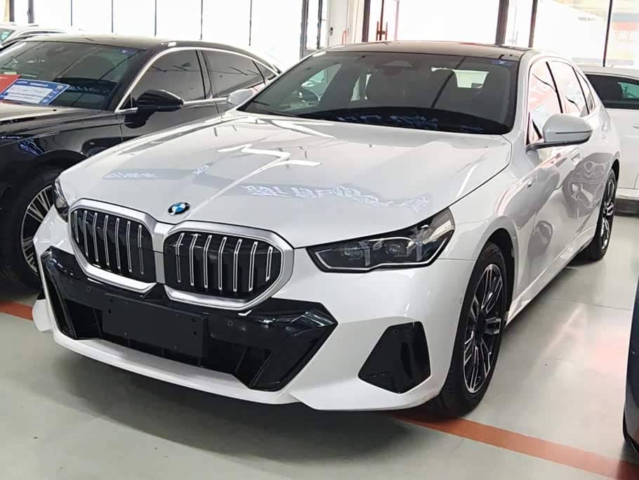 BMW 5 Series, 2025