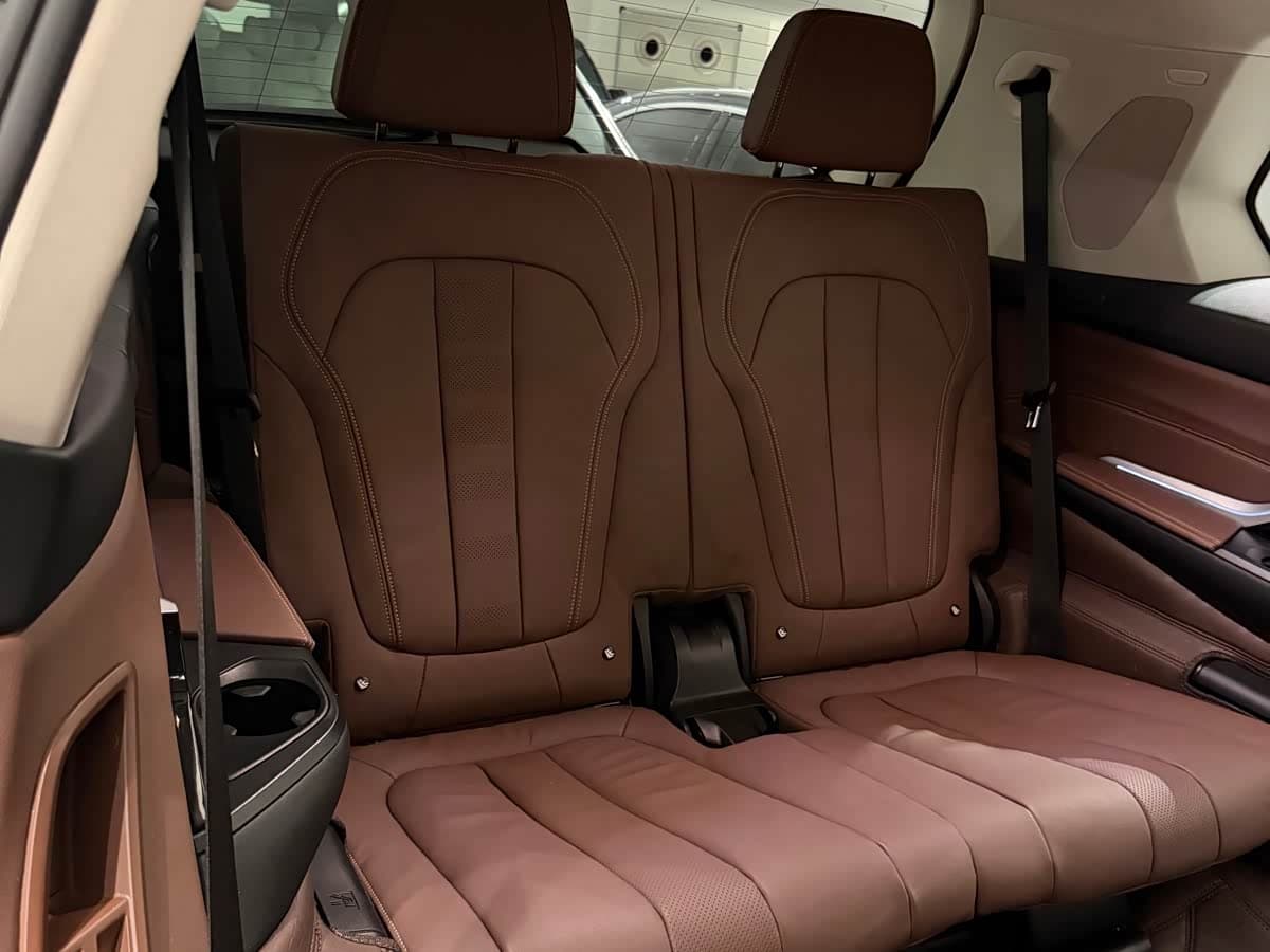 BMW X7 2022 — Фото 11/19