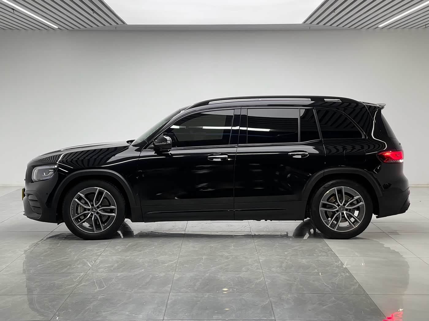 Mercedes-Benz GLB AMG 2022 — Фото 7/20
