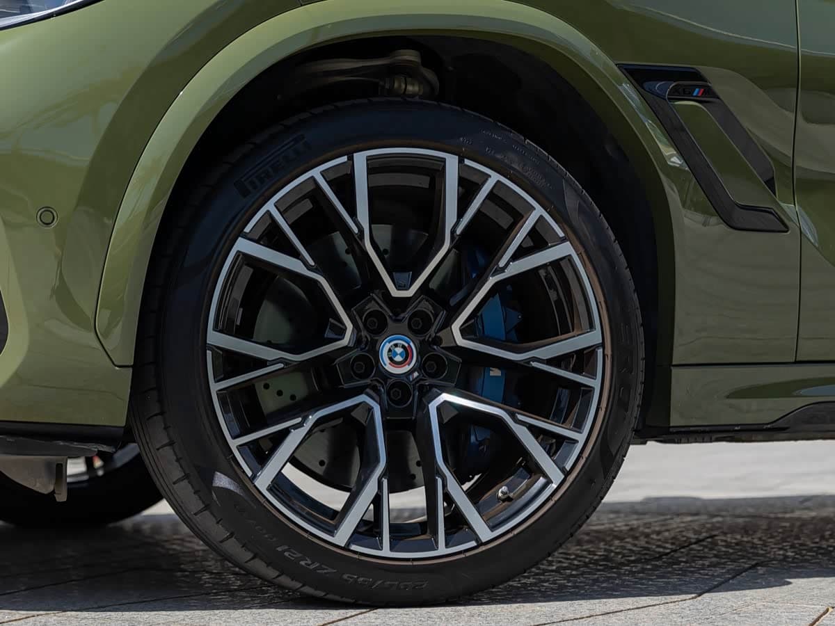 BMW X6 M 2022 — Фото 8/20