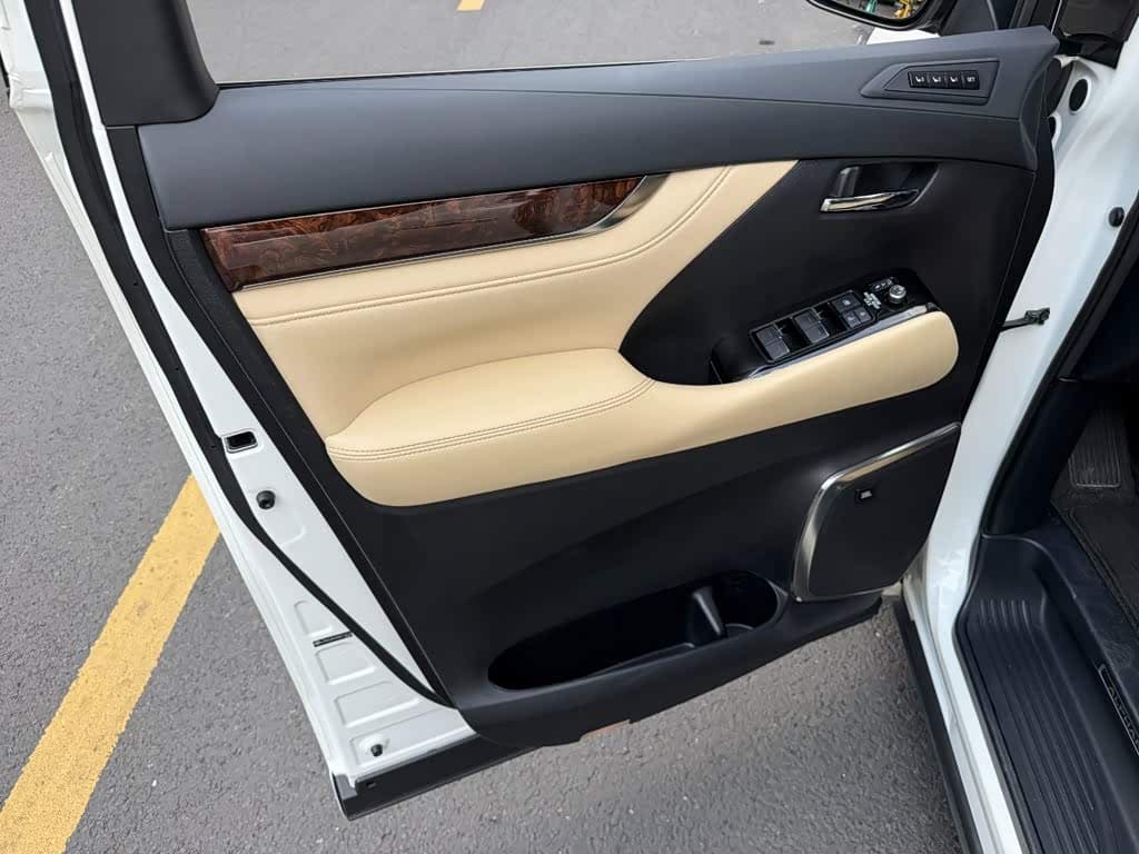 Toyota Alphard 2022 — Фото 6/14