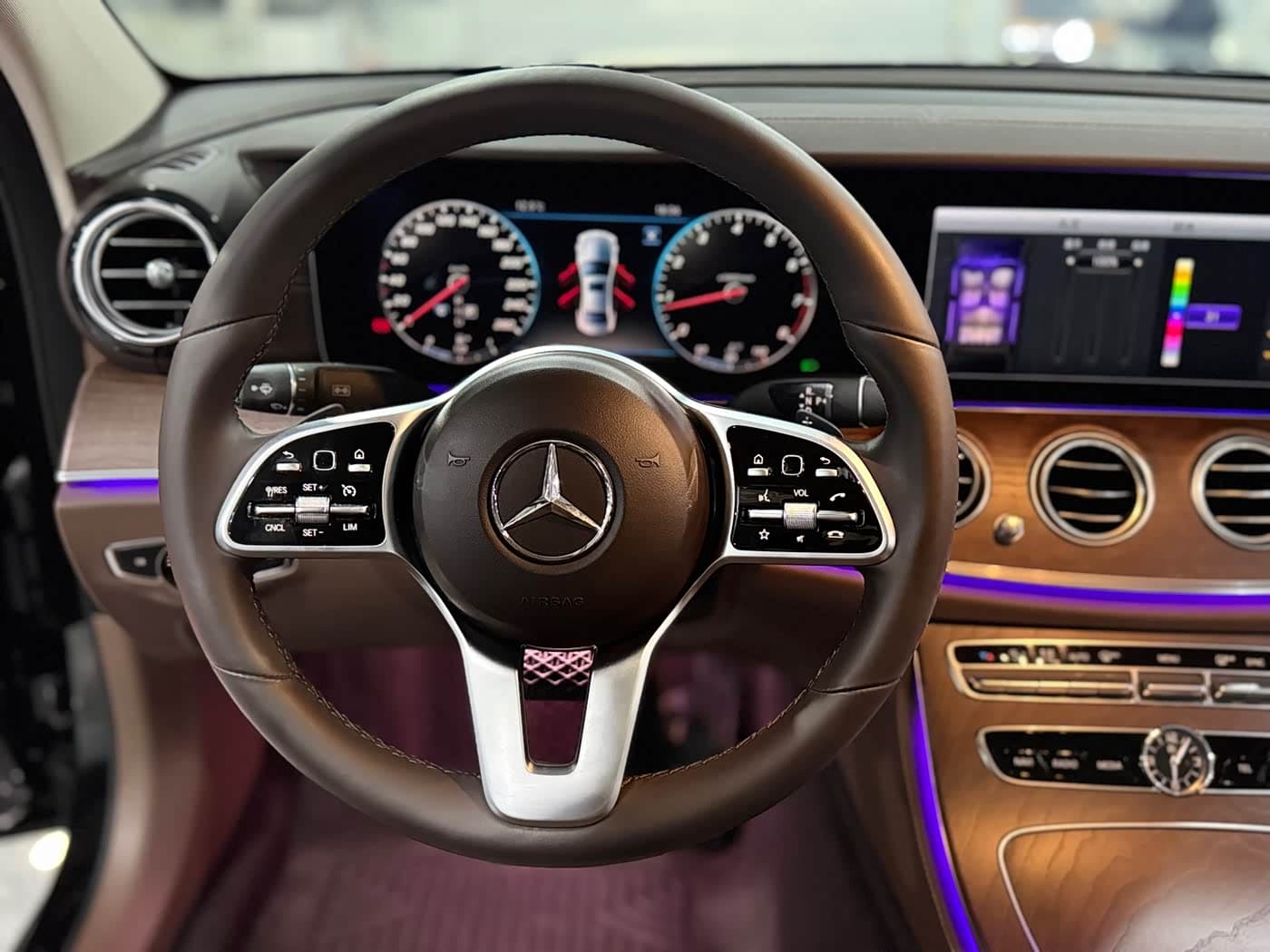Mercedes-Benz E-Class 2020 — Фото 8/17