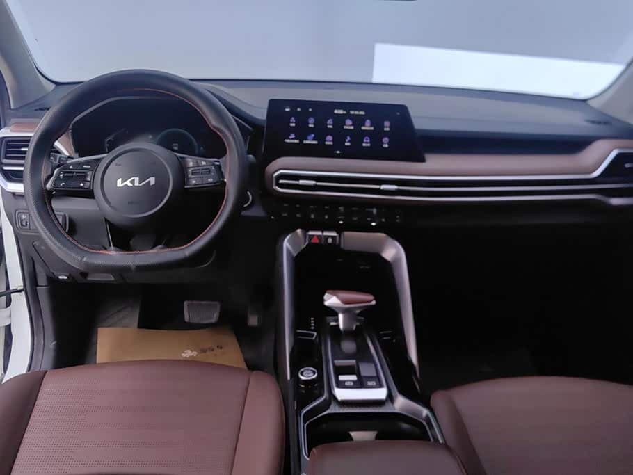 Kia Sportage 2023 — Фото 12/16