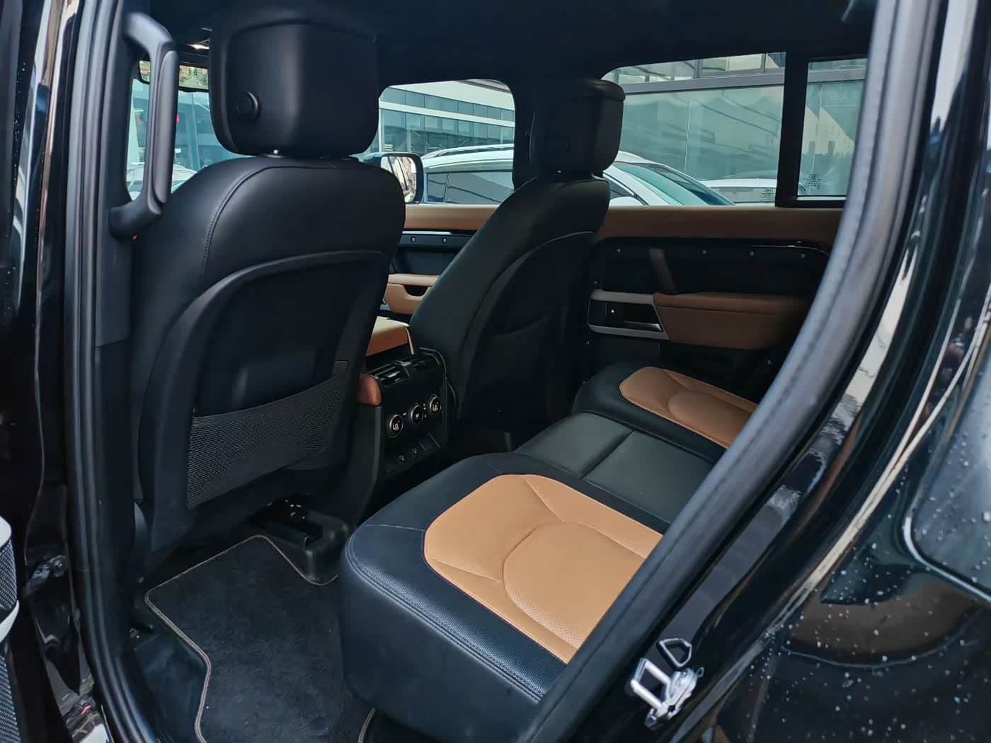 Land Rover Defender 2024 — Фото 4/6