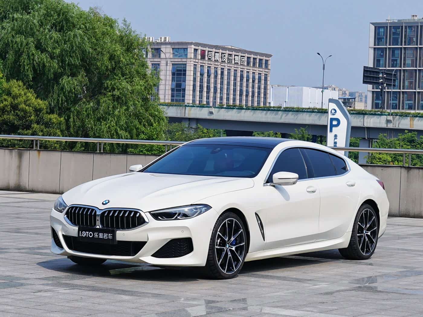 BMW 8 Series 2022 — Фото 1/10