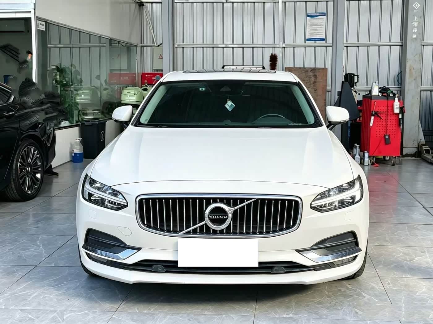 Volvo S90 2018 — Фото 2/9