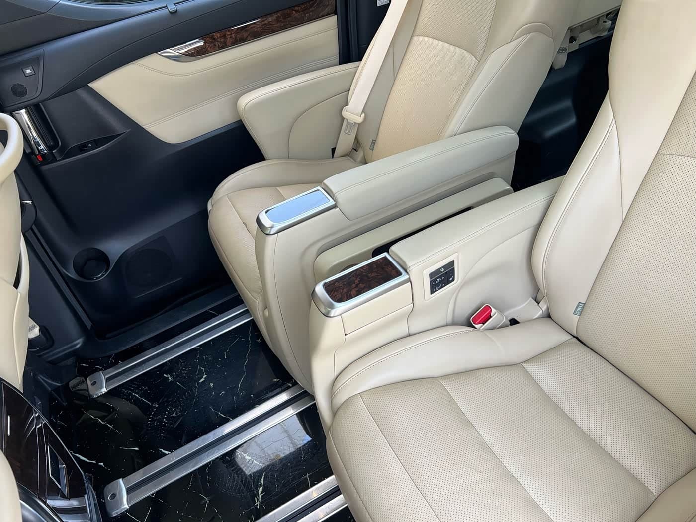 Toyota Alphard 2021 — Фото 5/9