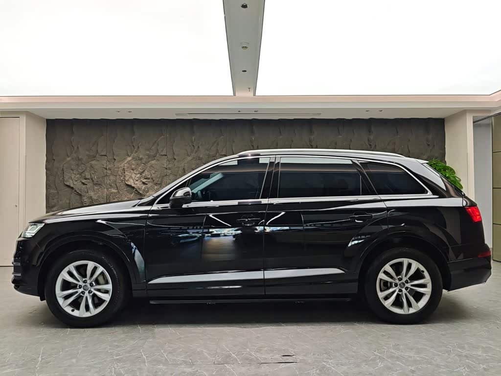 Audi Q7 2019 — Фото 3/19