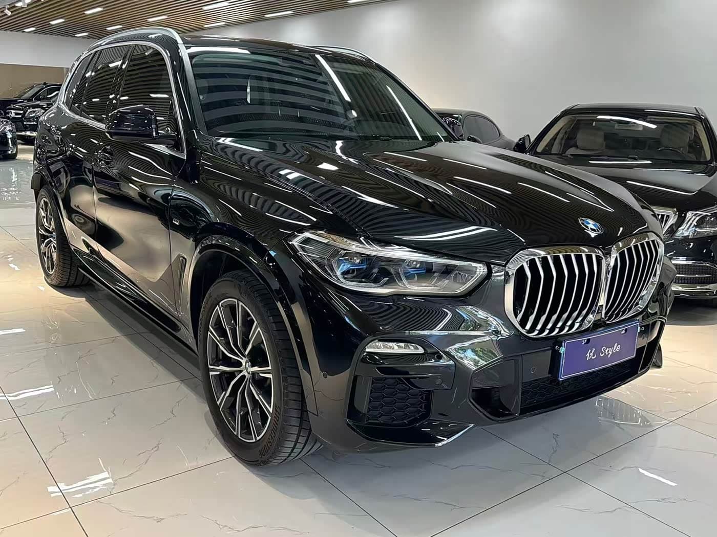 BMW X5 2021 — Фото 1/14