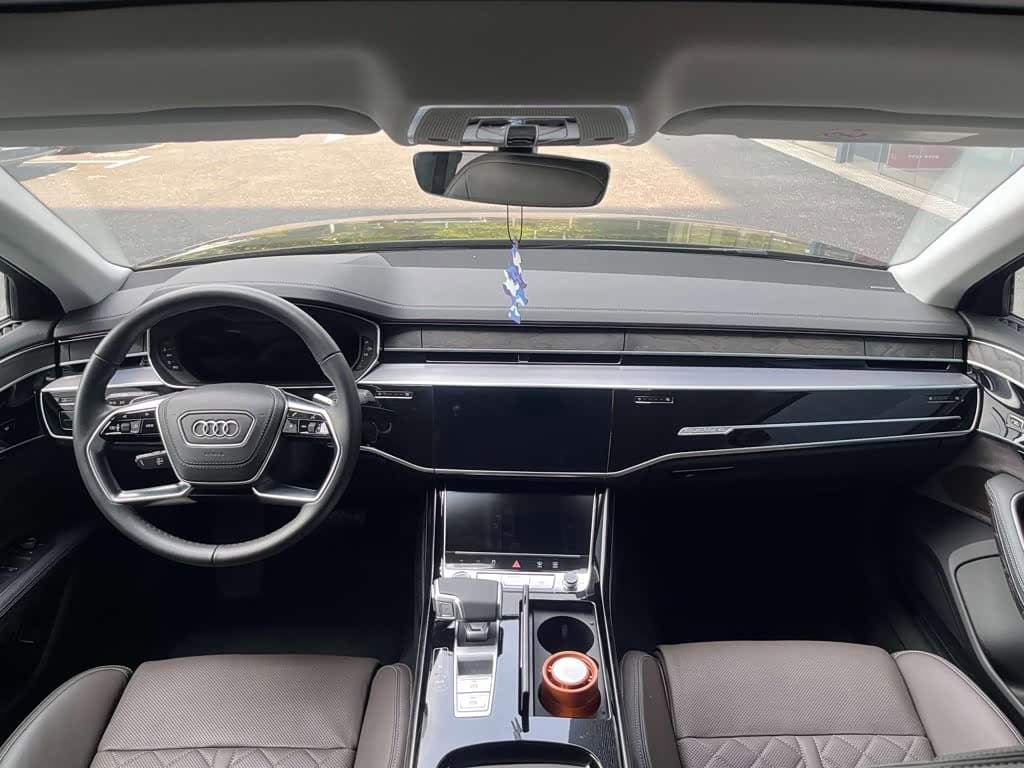 Audi A8 2025 — Фото 6/17