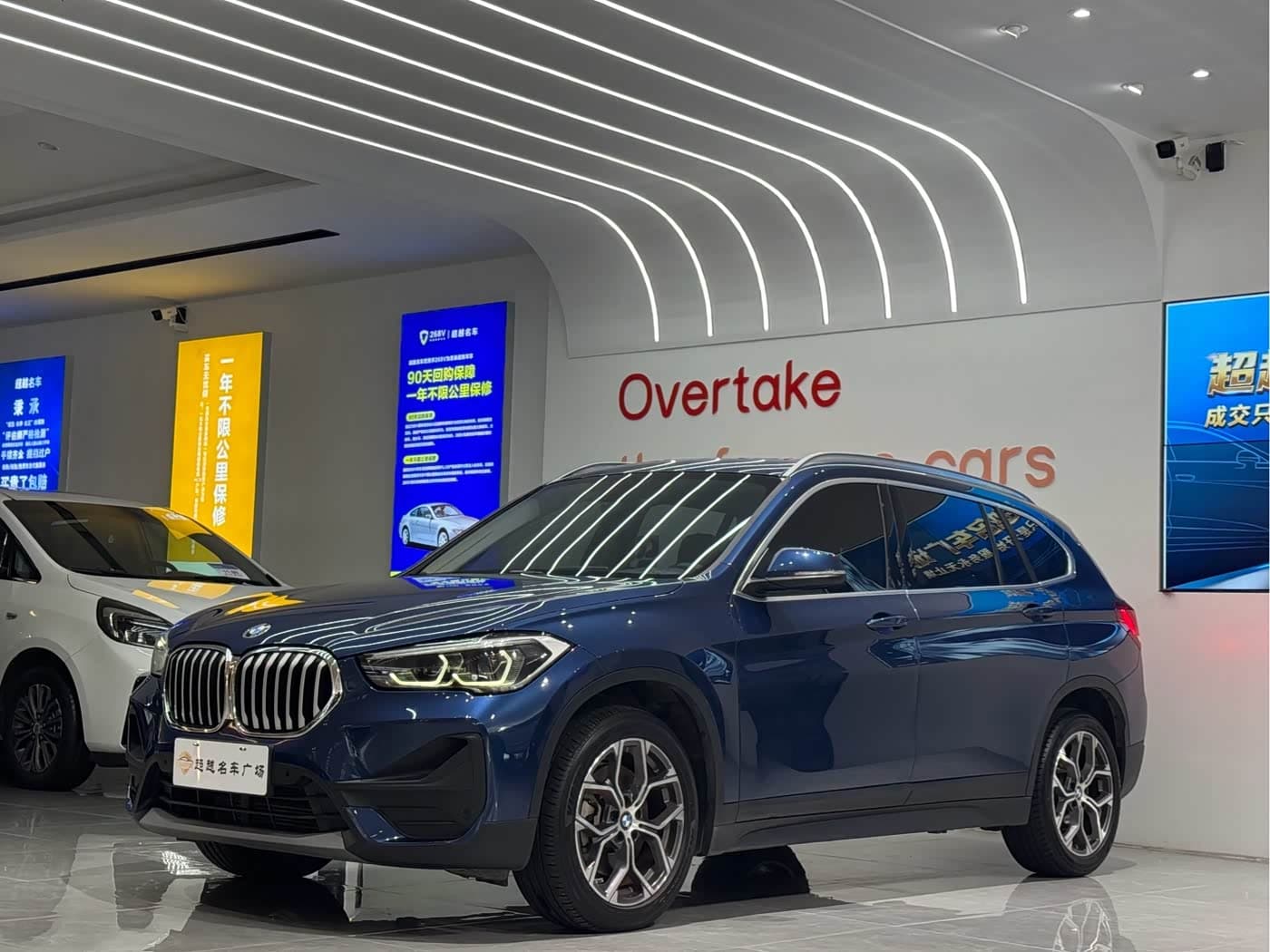 BMW X1 2022 — Фото 1/9