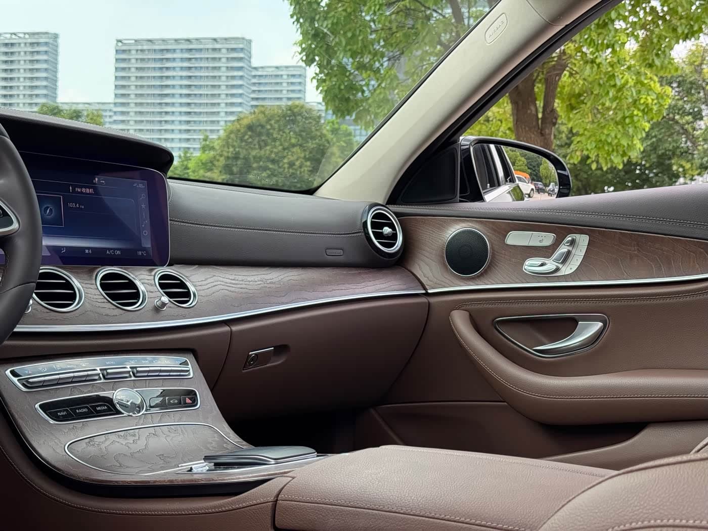 Mercedes-Benz E-Class 2019 — Фото 15/20