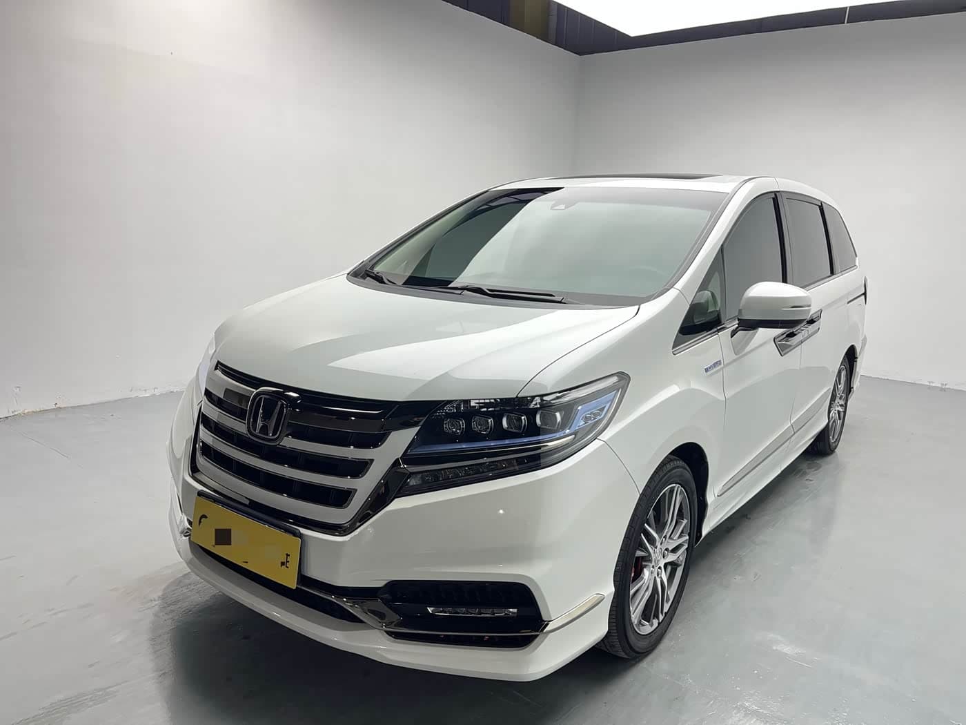 Honda Elysion 2021 — Фото 1/9