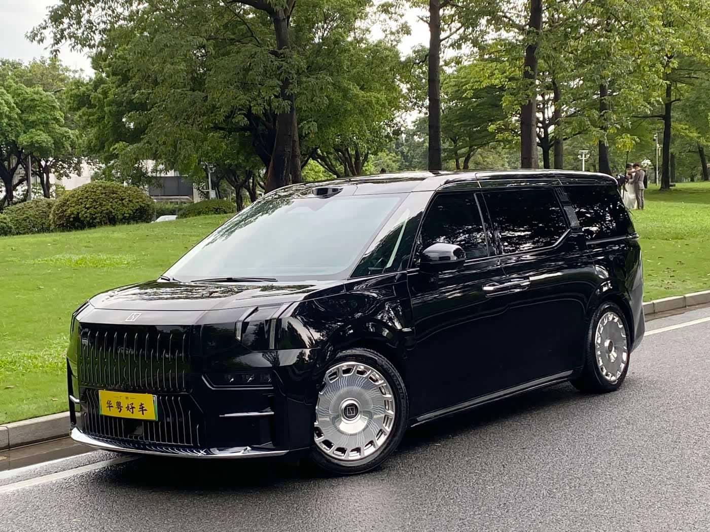 ZEEKR 009, 2024