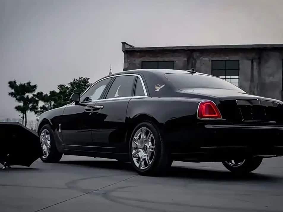 Rolls-Royce Ghost 2014 — Фото 5/14