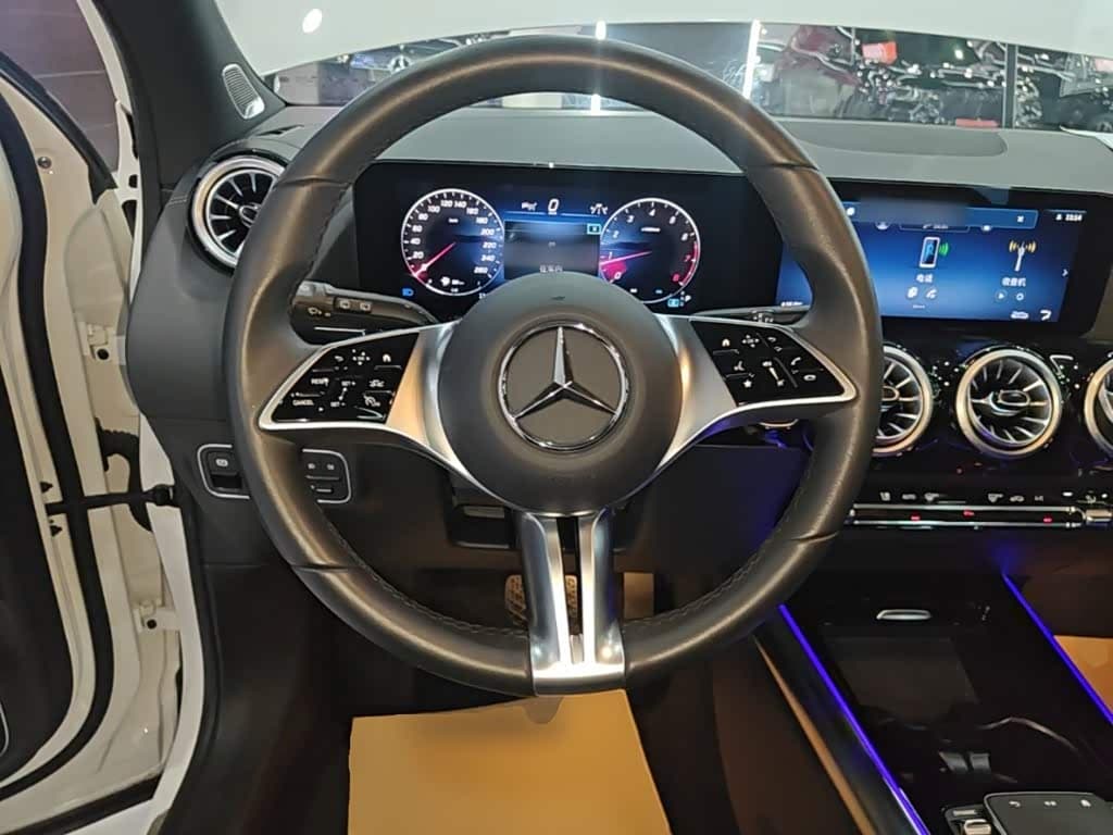 Mercedes-Benz GLA 2024 — Фото 11/20