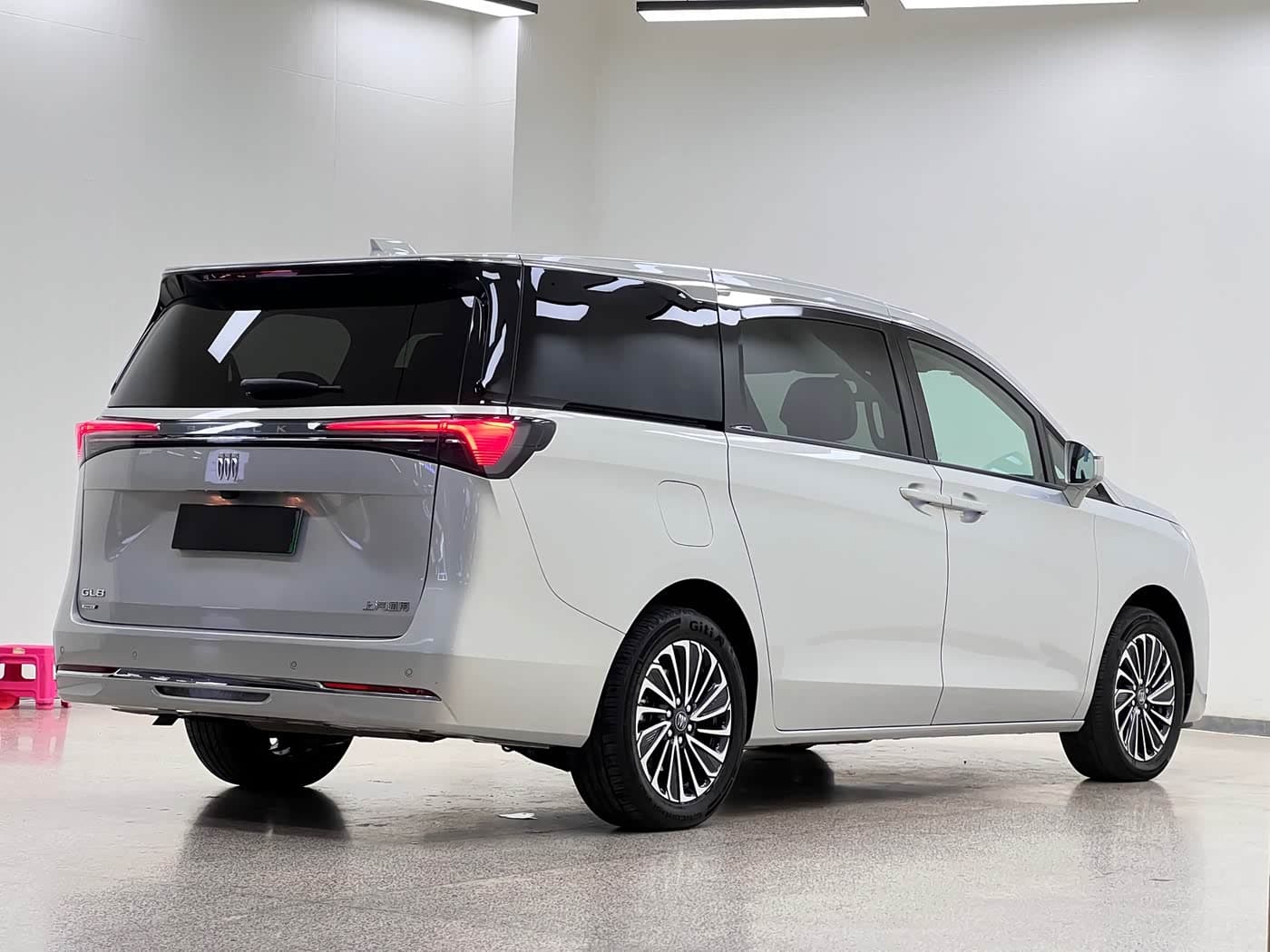 Buick GL8 New Energy 2025 — Фото 7/20