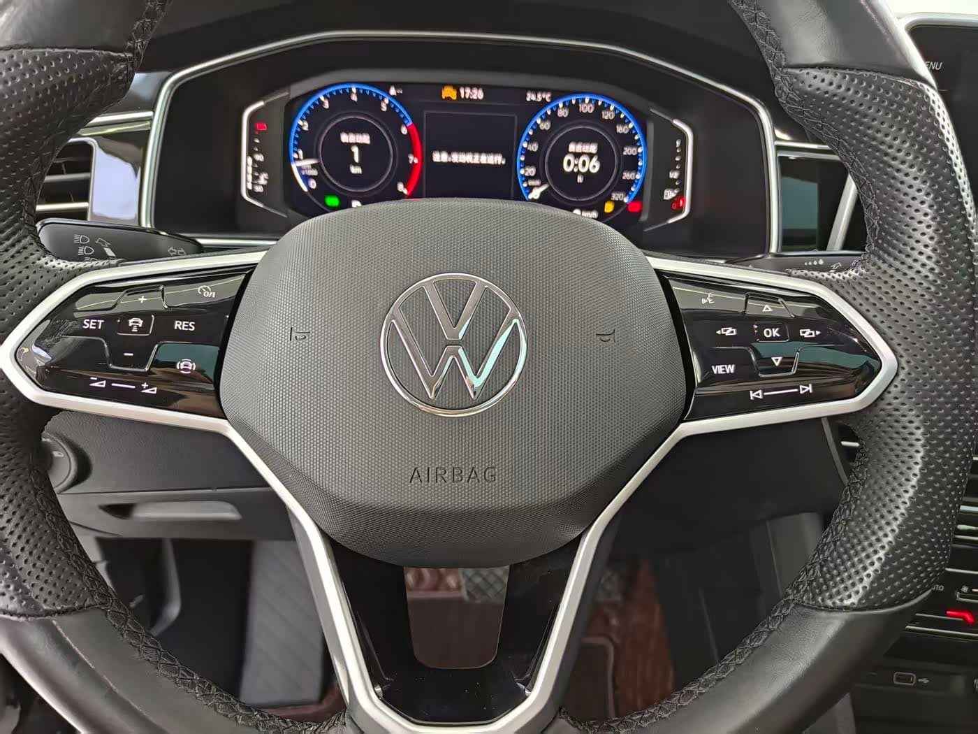 Volkswagen Tiguan L 2023 — Фото 8/20