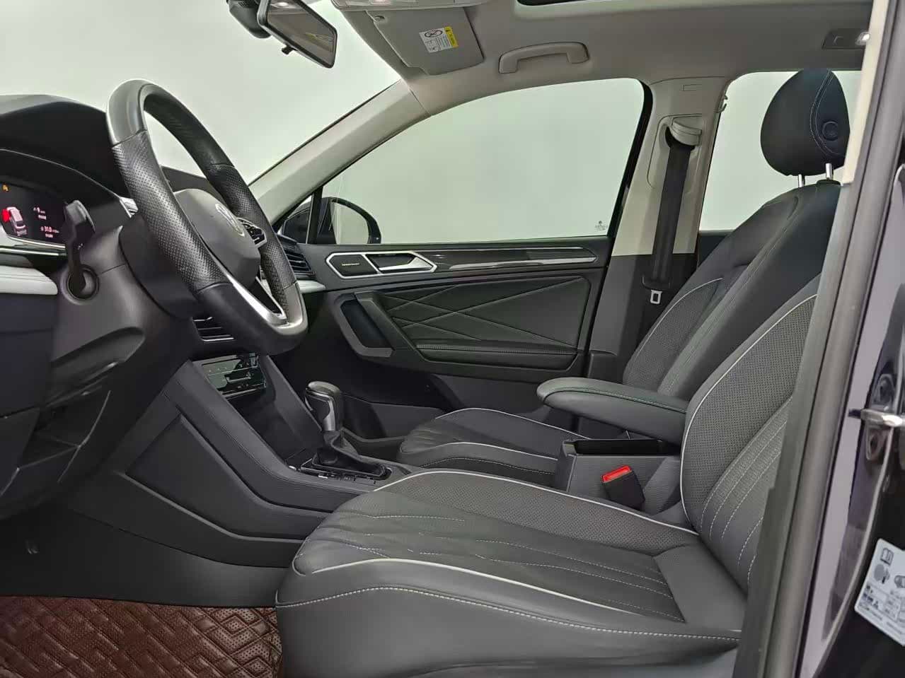 Volkswagen Tiguan L 2023 — Фото 16/20