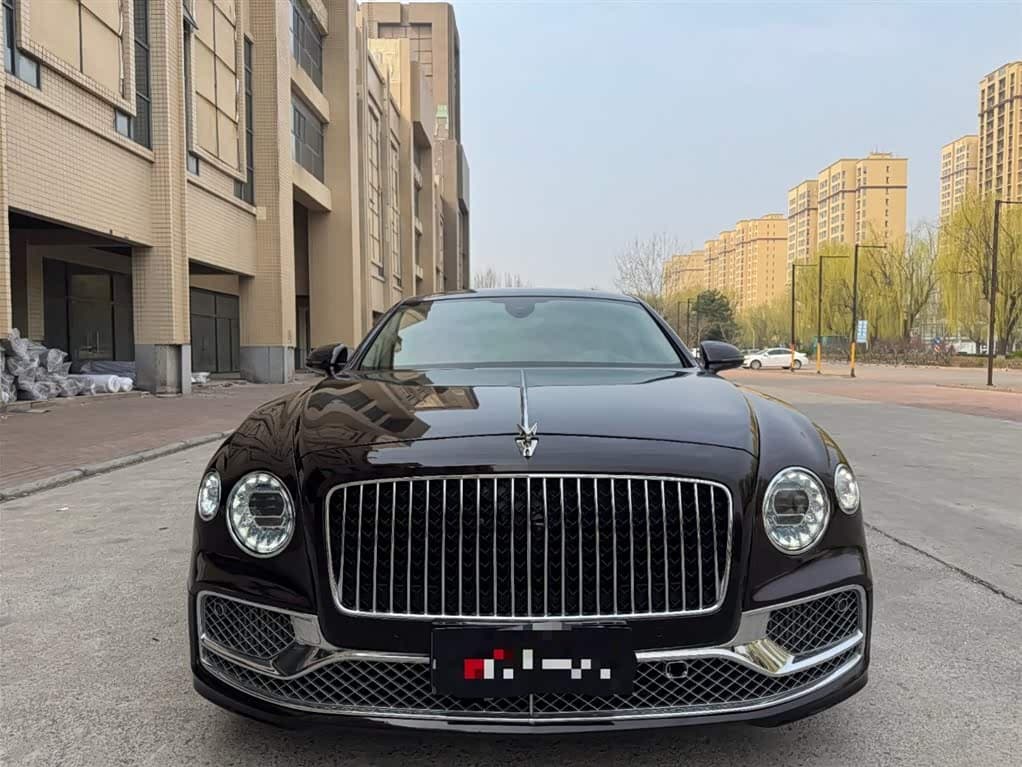 Bentley Flying Spur 2024 — Фото 2/10