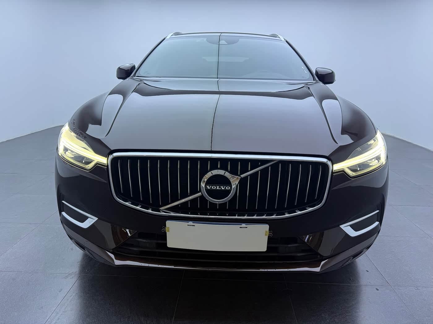 Volvo XC60 2021 — Фото 2/10