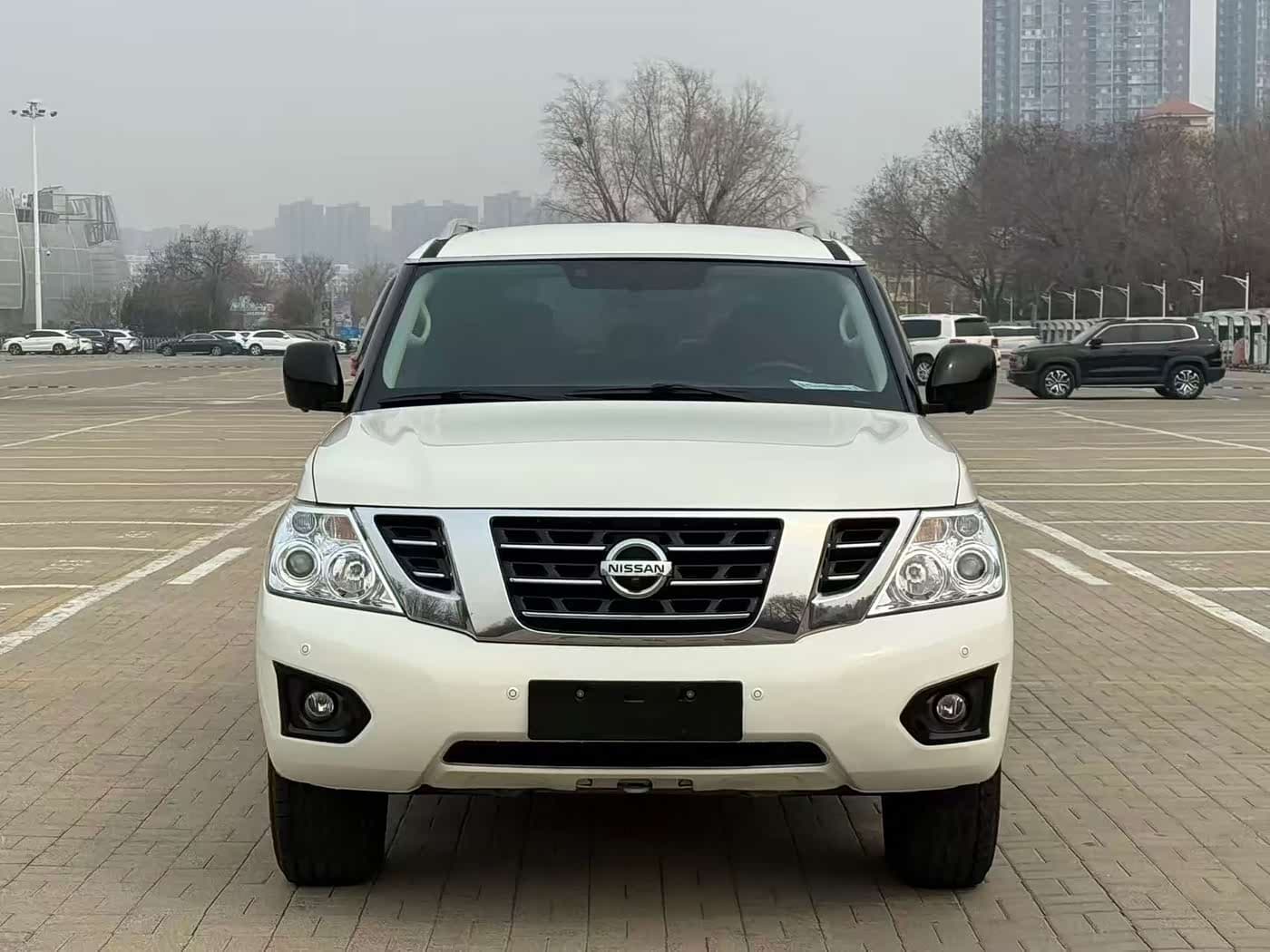 Nissan Patrol 2017 — Фото 2/9