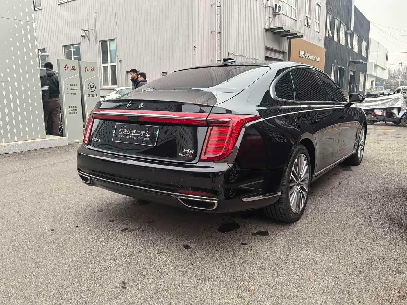 Hongqi H9 2023 — Фото 8/9