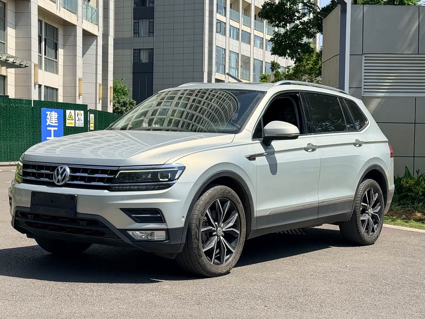Volkswagen Tiguan L 2019 — Фото 1/12