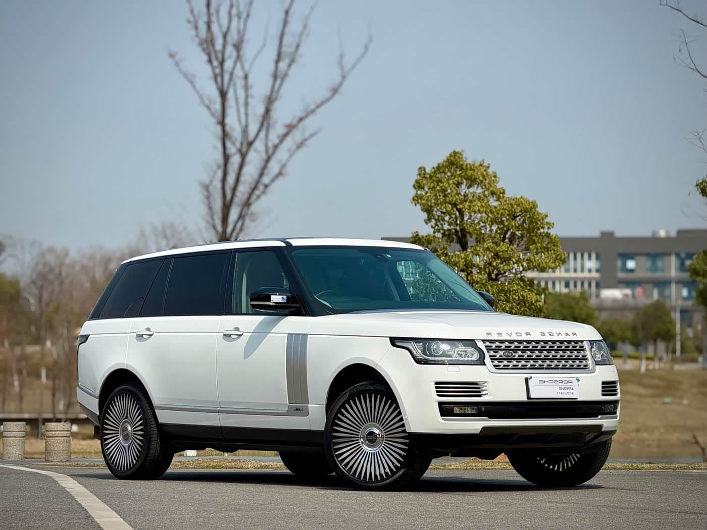 Land Rover Range Rover 2015 — Фото 3/19