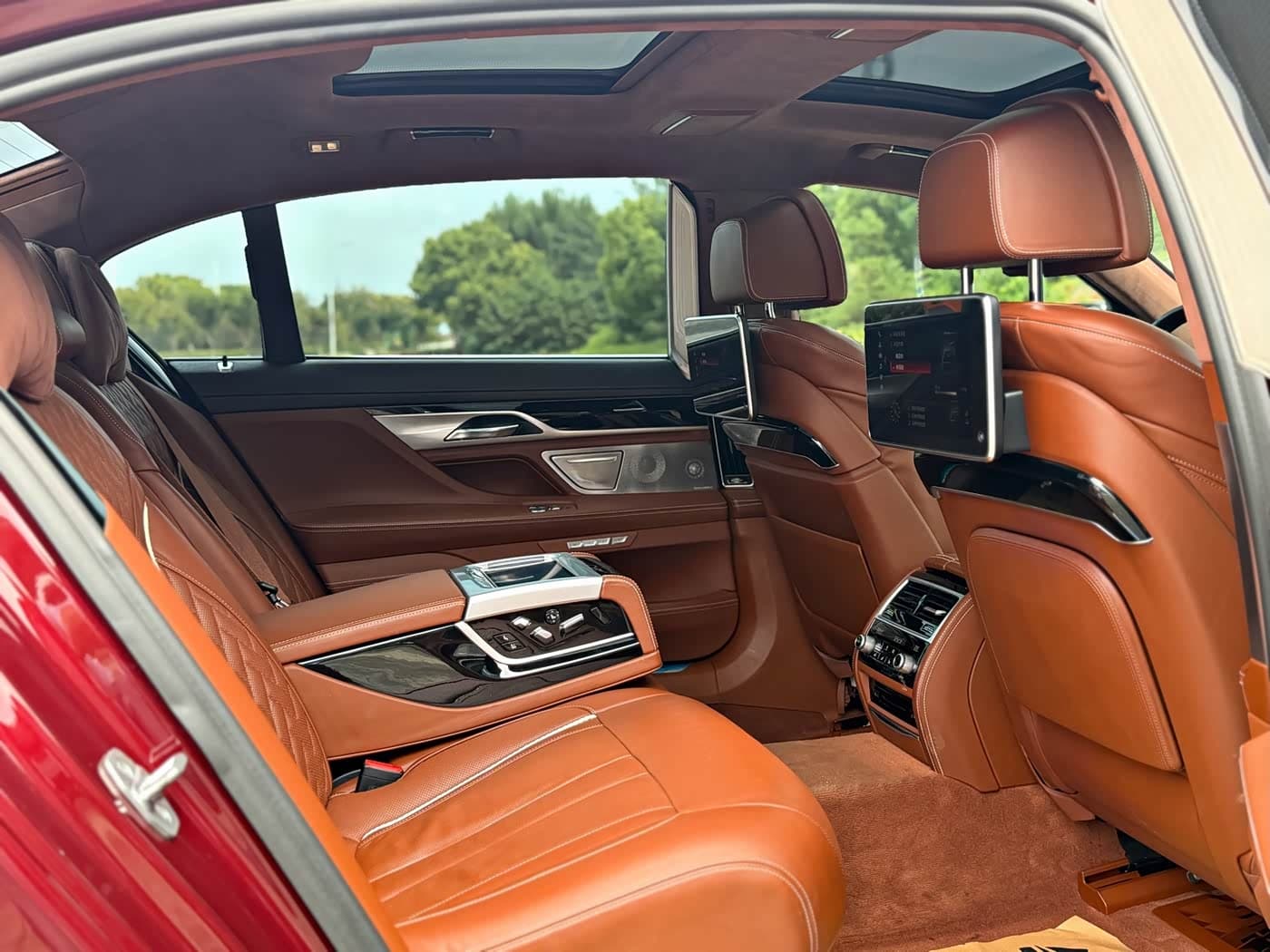 BMW 7 Series 2018 — Фото 16/20