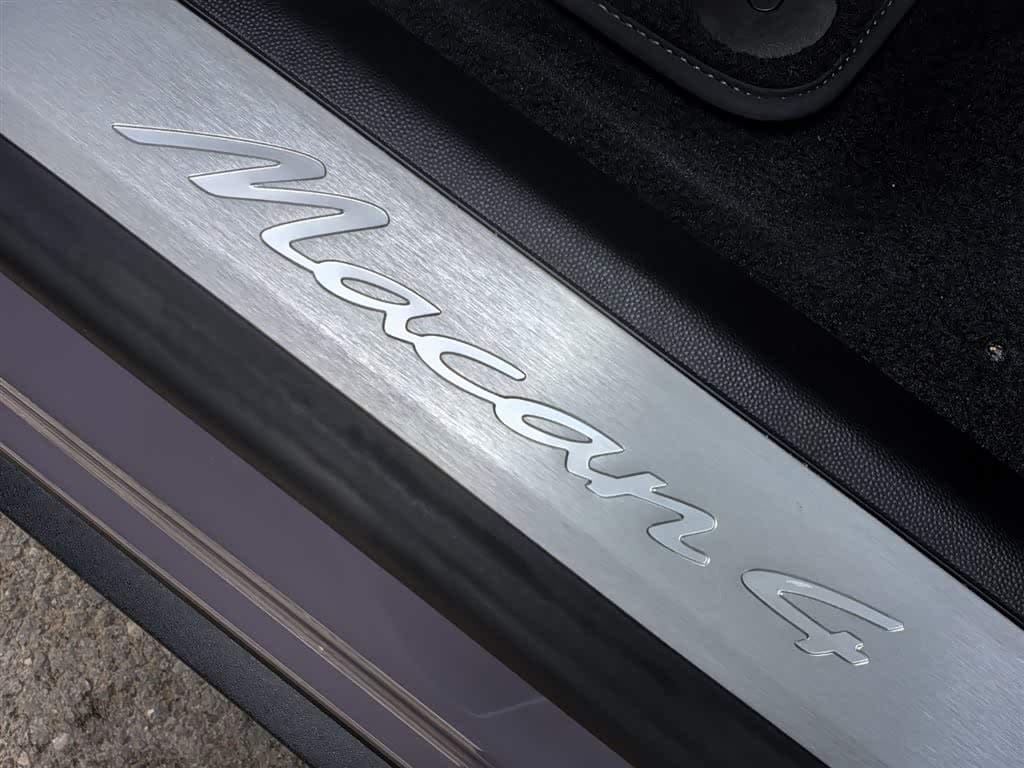Porsche Macan EV 2025 — Фото 16/17