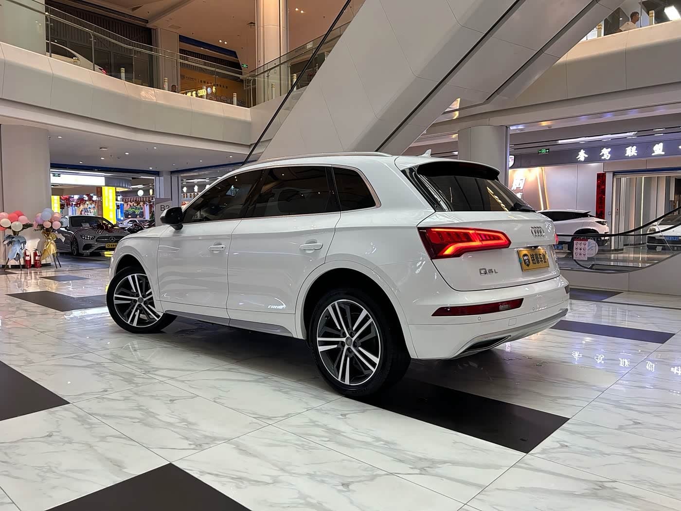 Audi Q5L 2020 — Фото 7/16