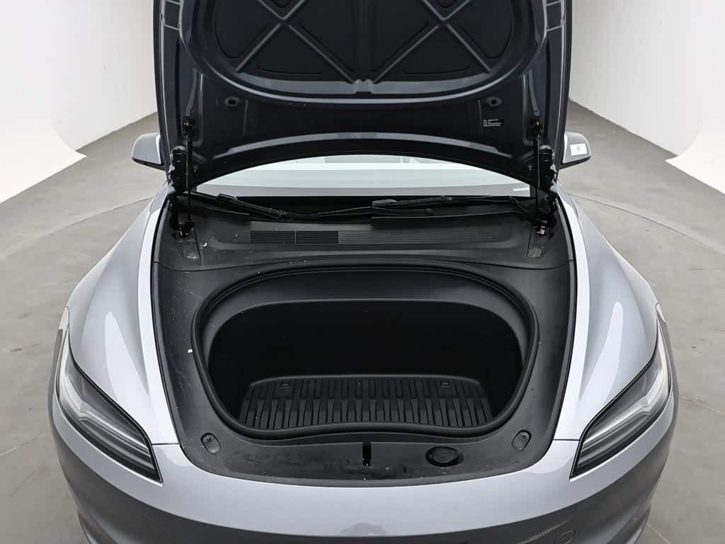 Tesla Model 3 2025 — Фото 17/19