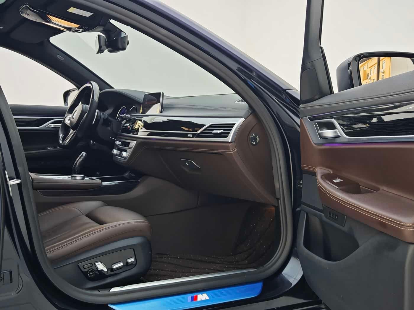 BMW 7 Series 2018 — Фото 14/20