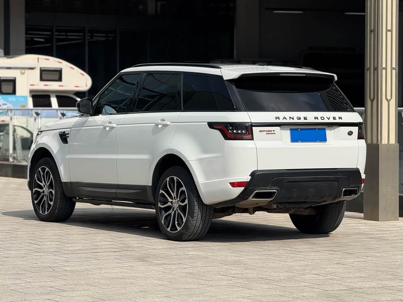 Land Rover Range Rover Sport 2016 — Фото 13/14