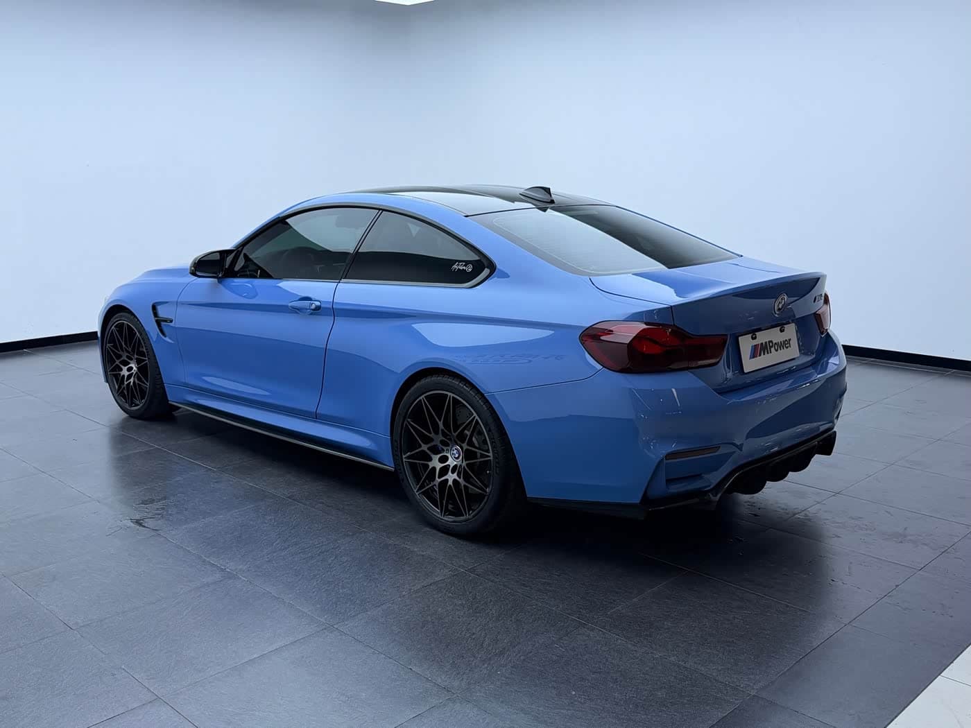 BMW M4 2018 — Фото 6/20