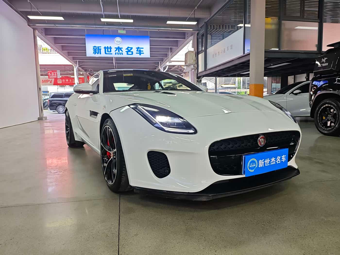 Jaguar F-TYPE 2018 — Фото 3/15