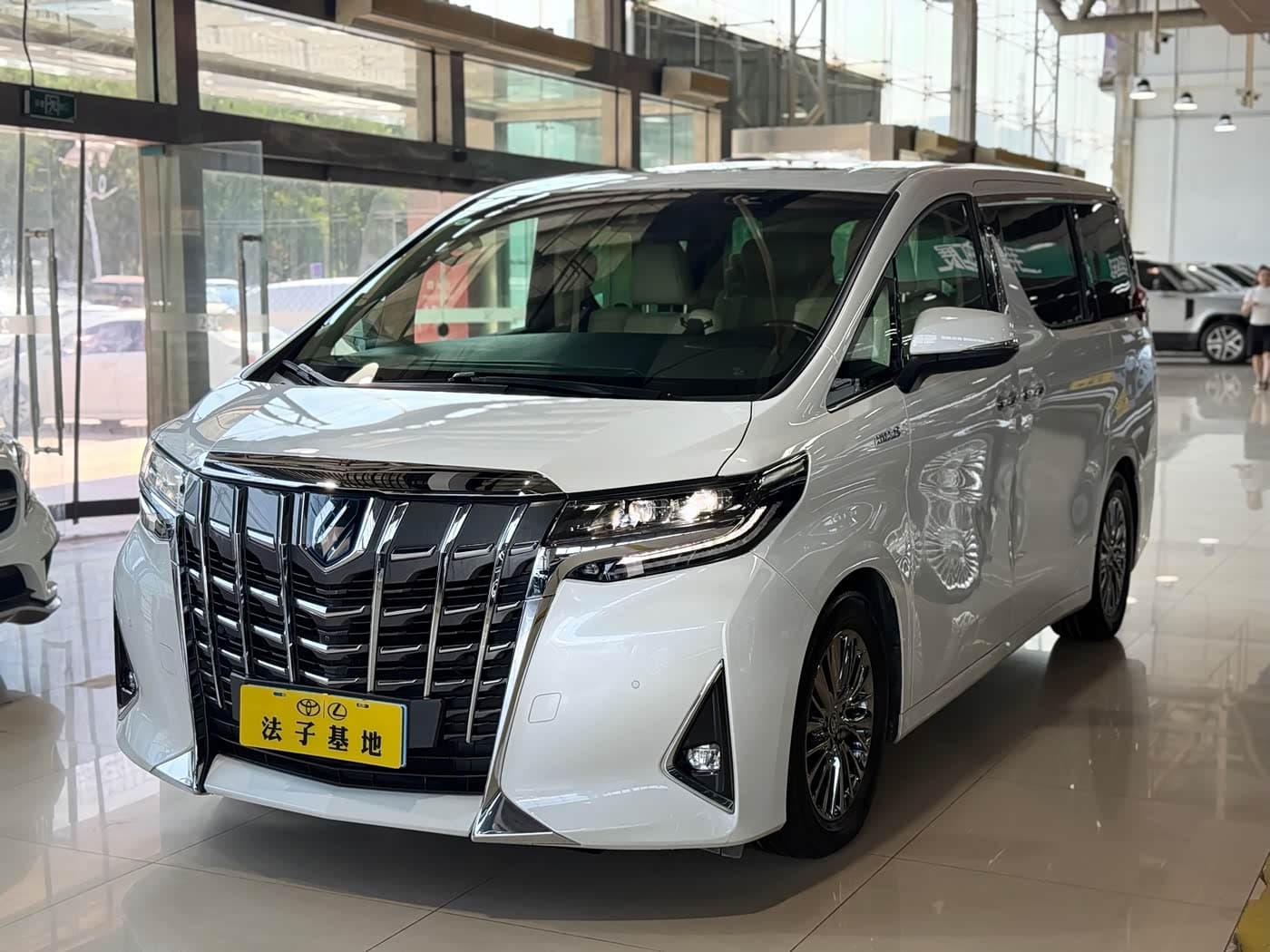 Toyota Alphard 2020 — Фото 3/20