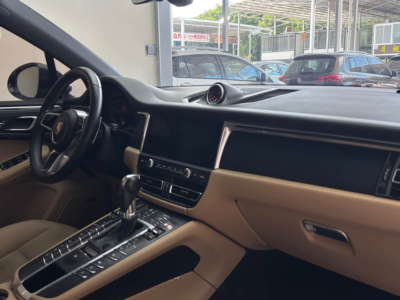 Porsche Macan 2019 — Фото 18/20